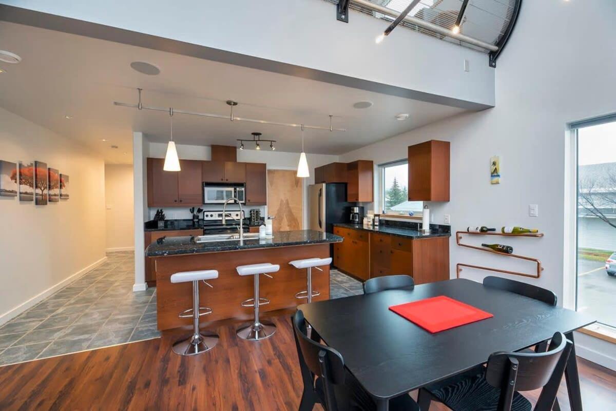 Nn - The Flame - Downtown 1-Bed 2-Bath Villa Уайтхорс Екстериор снимка