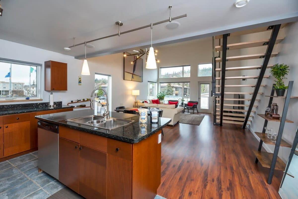Nn - The Flame - Downtown 1-Bed 2-Bath Villa Уайтхорс Екстериор снимка